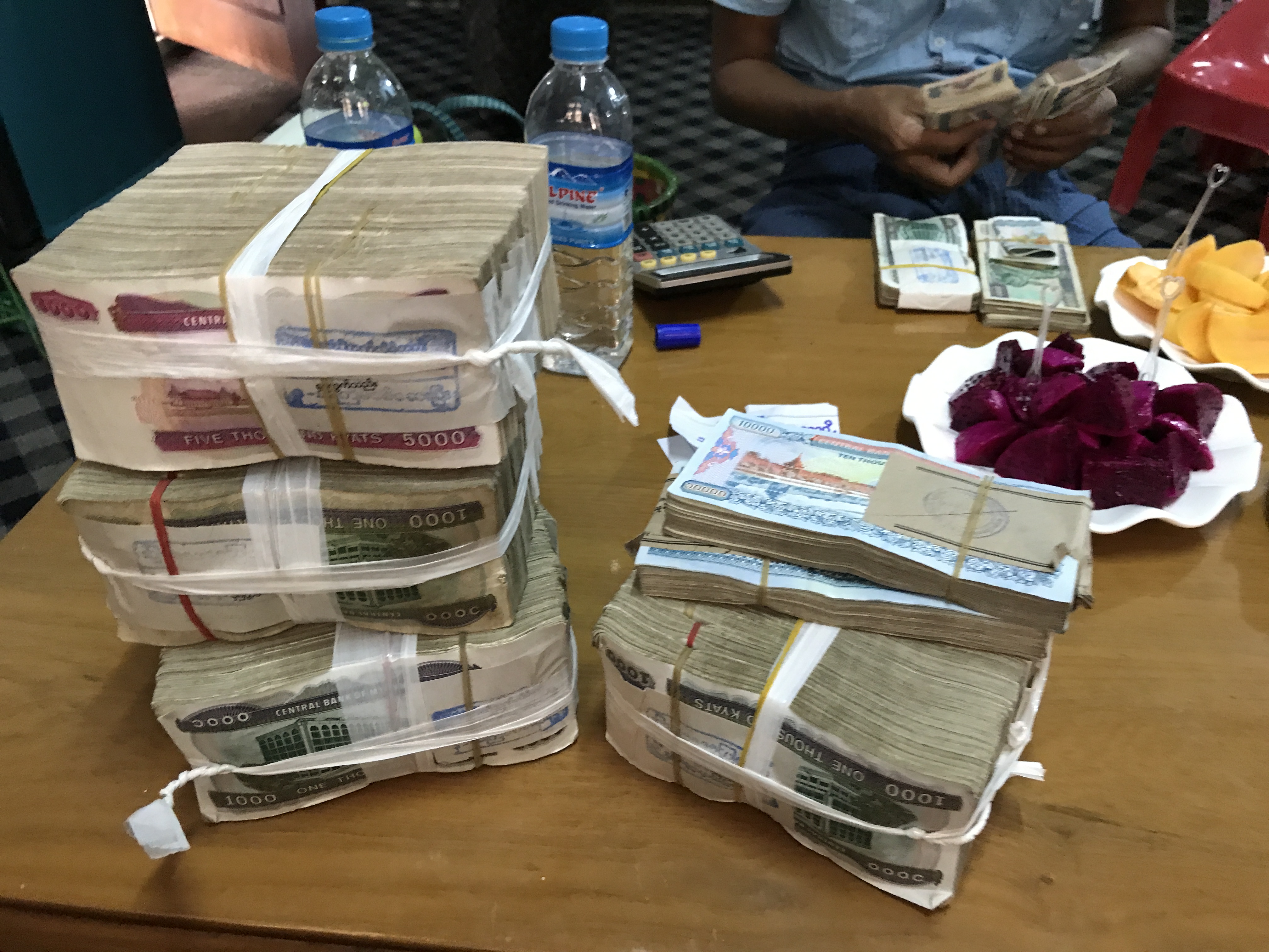 去缅甸买翡翠真的便宜吗,今日缅甸翡翠最新消息