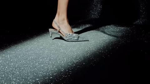 圣诞新年搞事情！Gucci豪得金光灿灿熊和狮子要抢LV吉祥物的地位