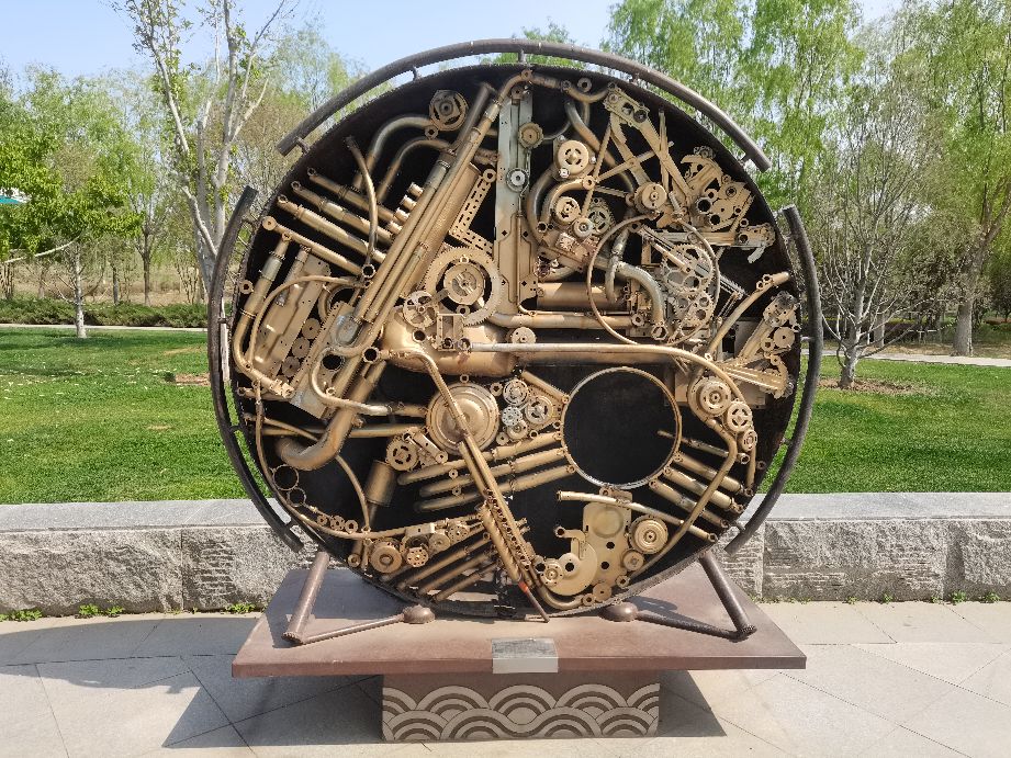 吃饱了来公园走走,吃饱喝足广场散步