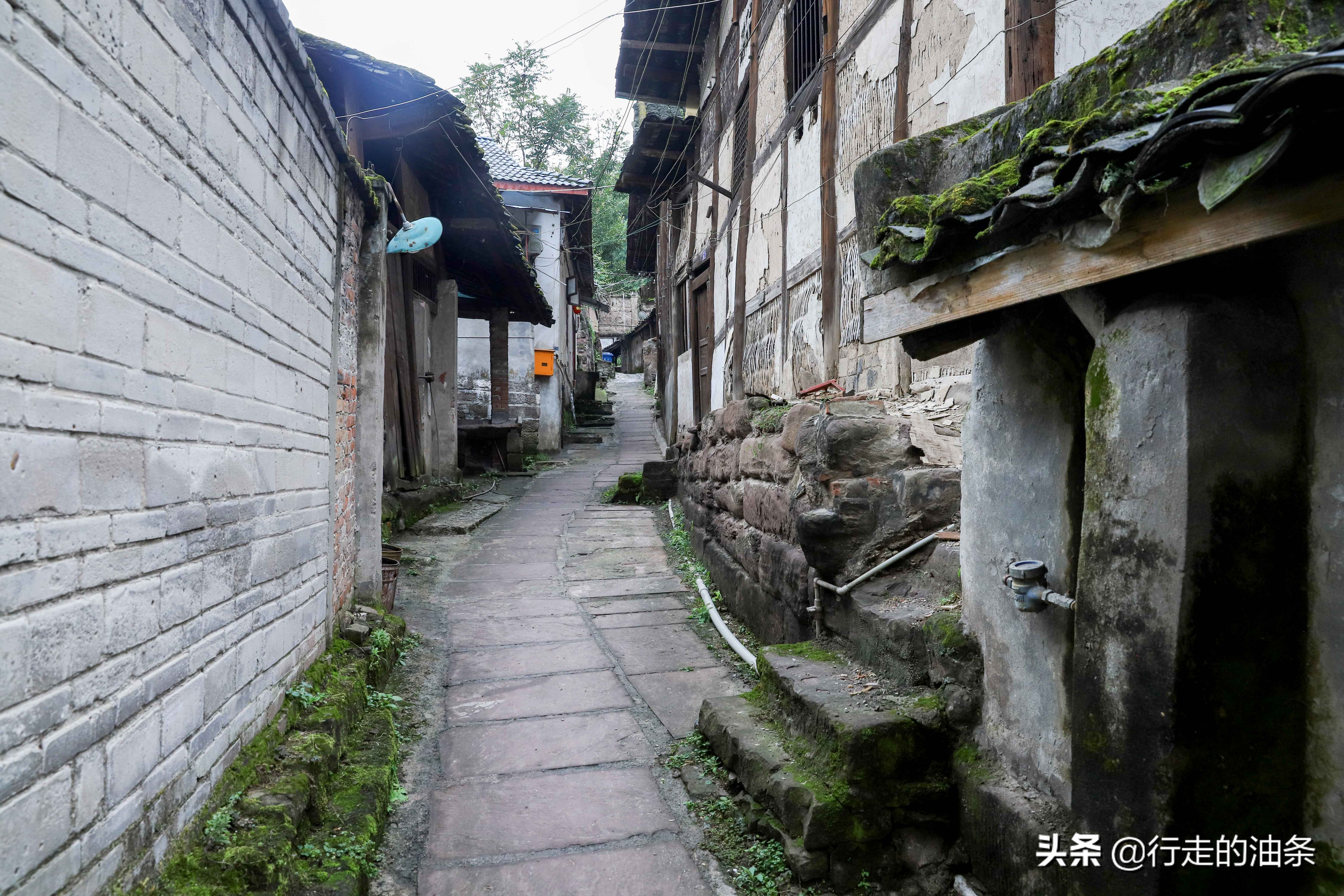 重庆旅游打卡老街磁器口,重庆自驾凤凰古城游记