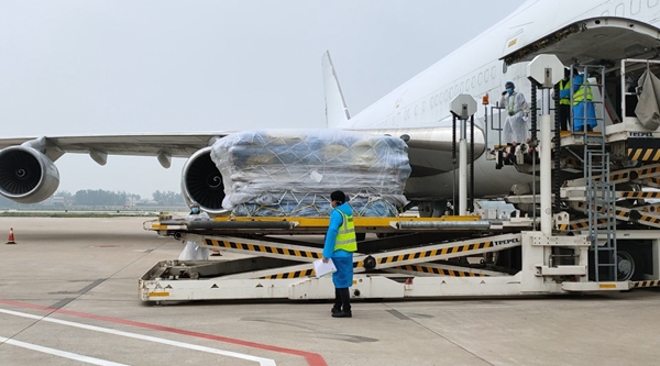 中国邮政号“郑州—欧洲”定期全货机邮件专线开通