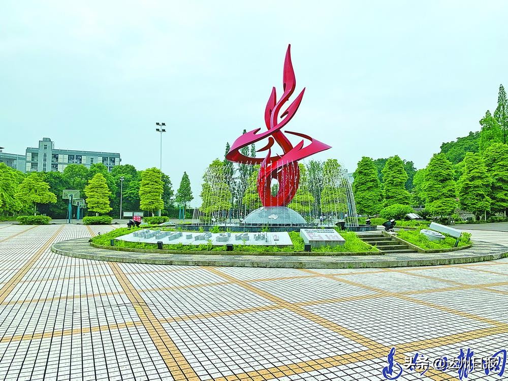 一所学校的破局与蝶变,一所百年名校