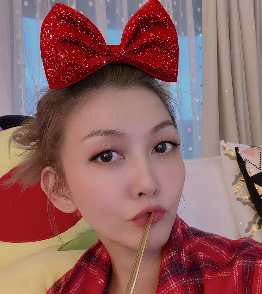 艾莉李彩桦闪婚闪离,看到她的身家,难怪放弃富豪丈夫赡养费