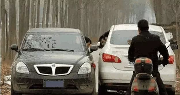 新手开车容易压线怎么办,新手开车老是觉得压线怎么办