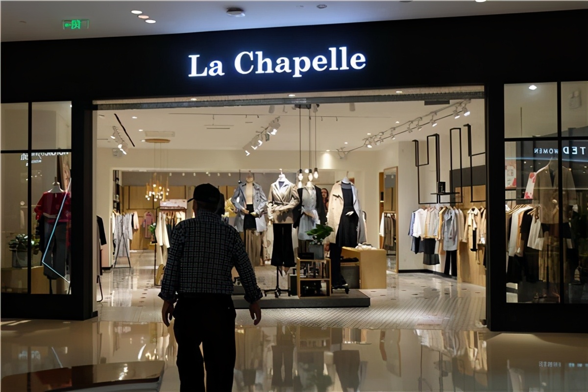 拉夏贝尔5年关店超9000家,拉夏贝尔为什么还在清仓