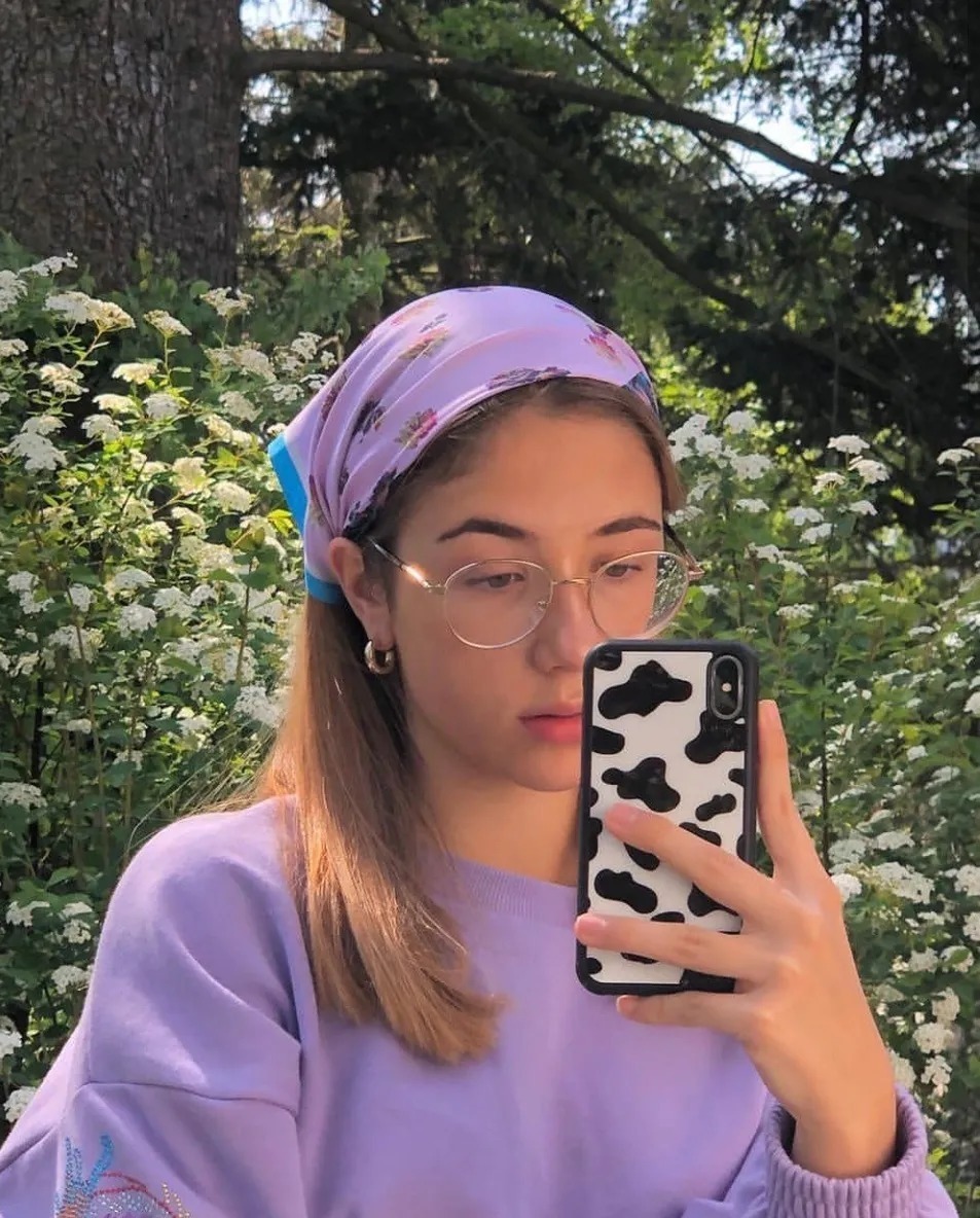 超级显白的色系穿搭快get起来吧,今年流行的亮色系穿搭叫什么