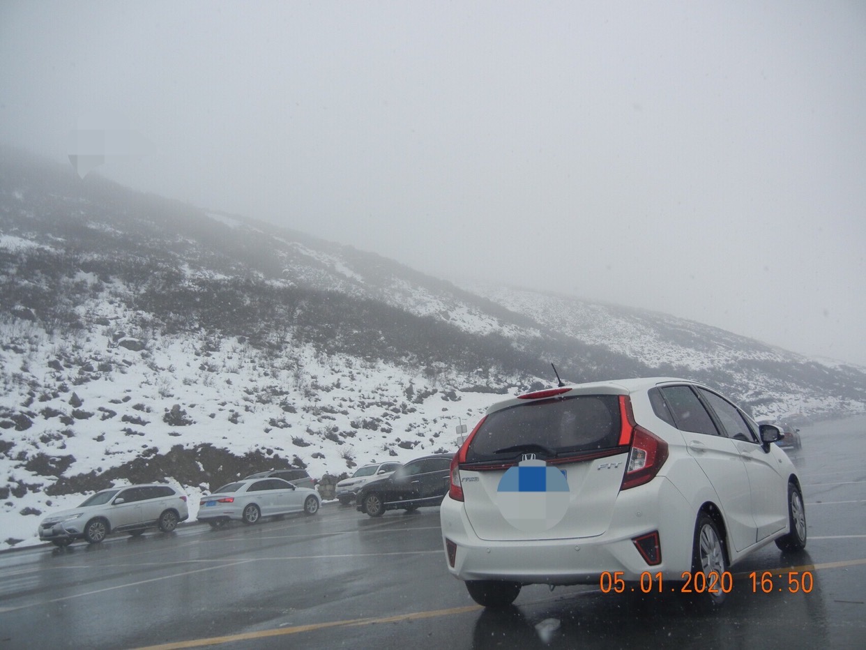 关于新手小白如何避坑买摩托车,摩托车与小车路怒