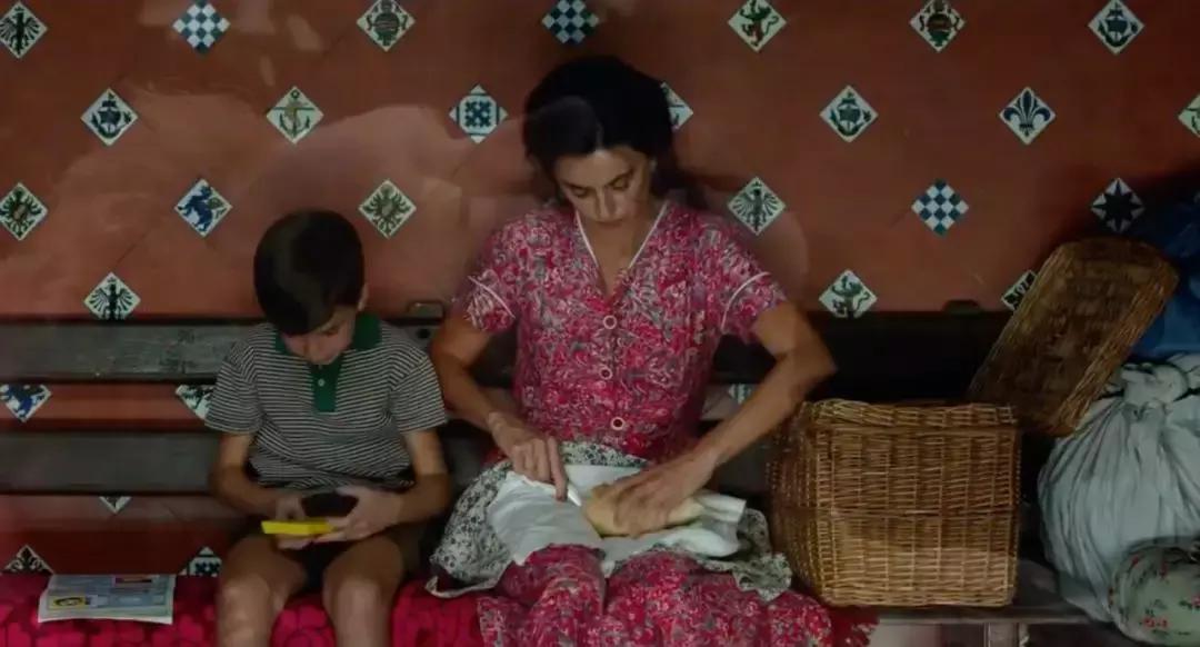 拍了40年*欲情**片，西班牙*欲情**大师阿莫多瓦居然又给观众带来惊喜