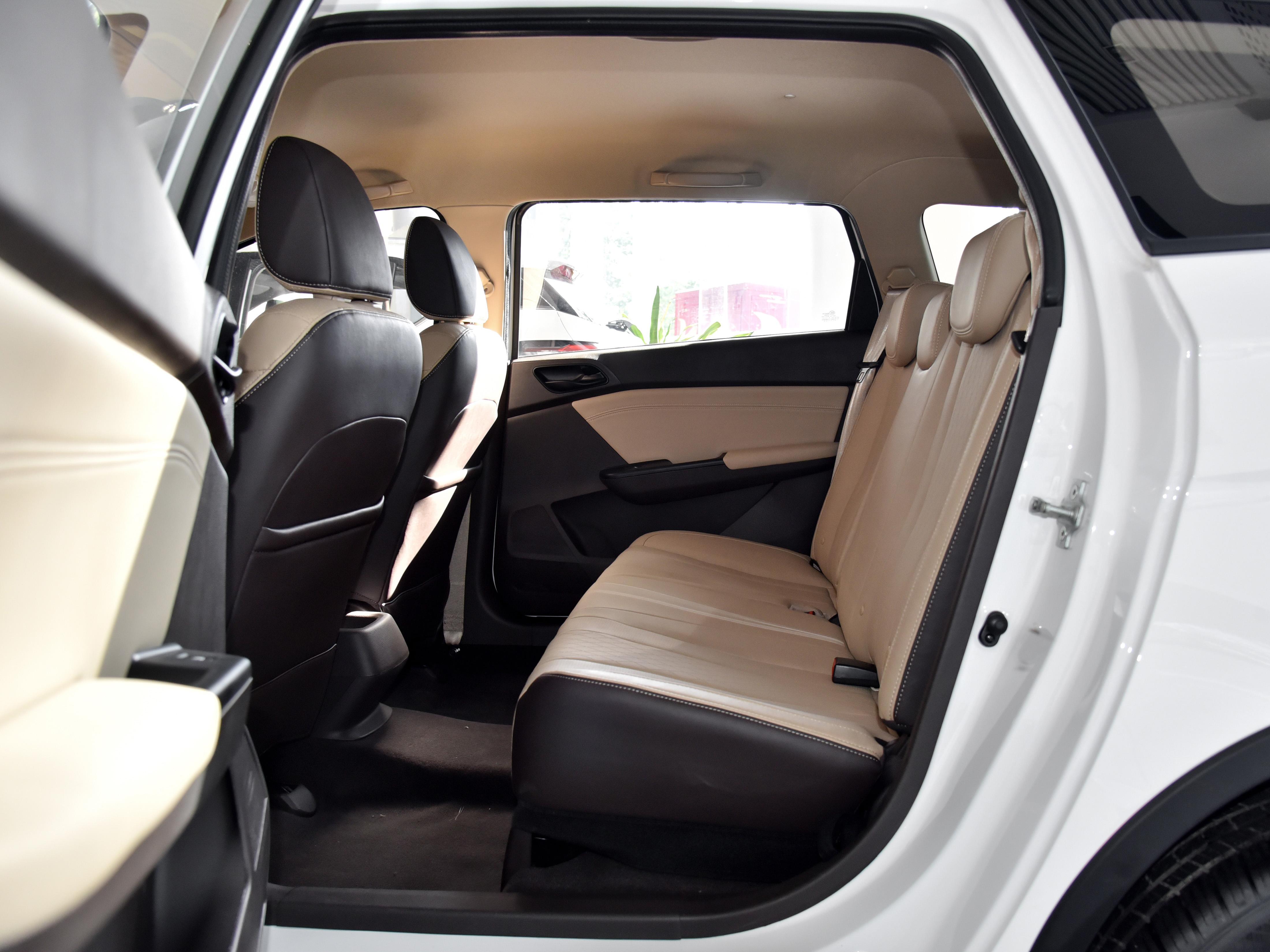 5万左右的新车宝骏310w,6.3l的油耗一公里多少钱