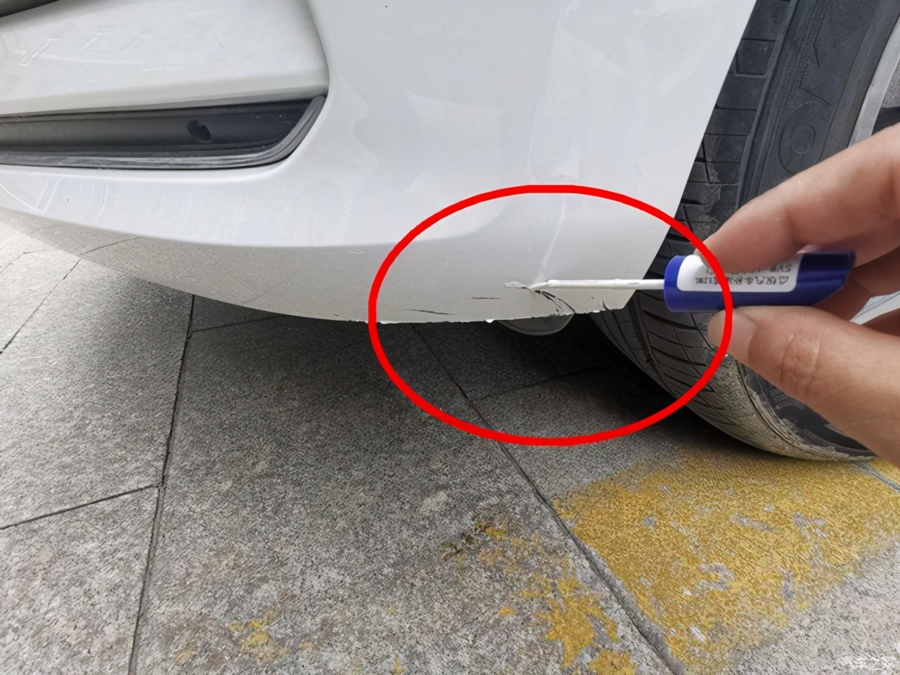 车上蹭上别人的漆怎么清除,车上蹭到别的颜色的漆