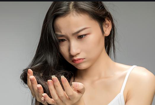 头皮长了红色小疙瘩很痒出油,头皮痒起小疙瘩出黄水咋回事