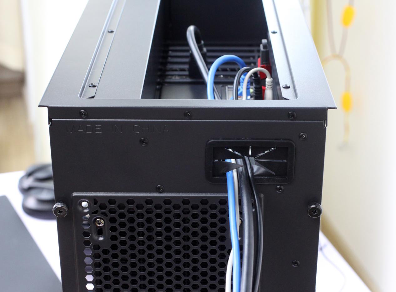 显卡竖装散热最好的机箱,主板和显卡竖装的机箱