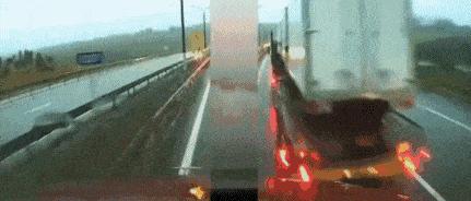 开车强光刺眼导致的车祸,夜晚行车路灯刺眼造成事故怎么办