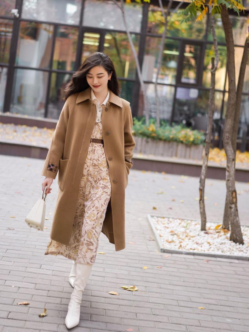 大衣裙子冬天绝配,大衣配什么裙子冬天穿好看