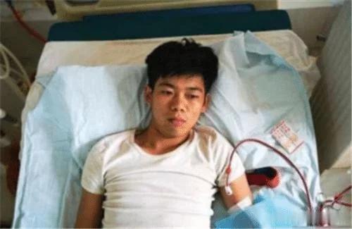 当年卖肾买苹果手机的高中生,得到147万赔偿之后,如今过得怎样