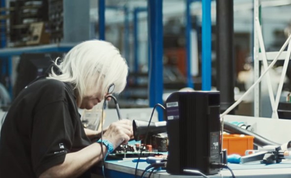 23款捷豹英国之宝,英国之宝捷豹奢华版