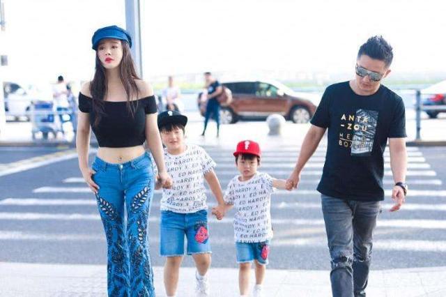 冉莹颖带孩子出席活动,冉莹颖带孩子参加活动