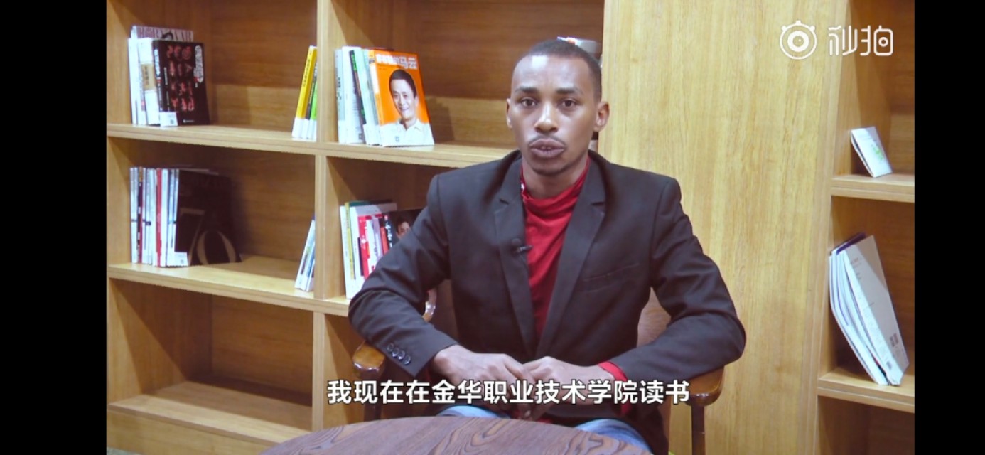 这个勤劳的非洲小伙靠着代购，月入十万