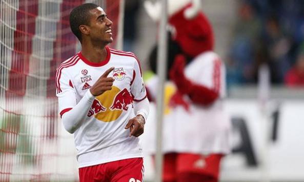 点赞!小伙托人代购球衣被骗,阿兰本人回应:见面拥抱送球衣