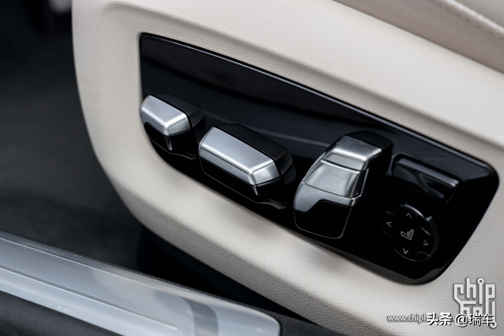 新款宝马m760liv12曜影特别版,宝马的v12