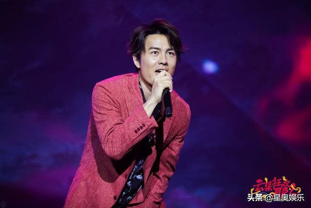 众星云集狂欢打call，线上线下一起领福利，我们可以！