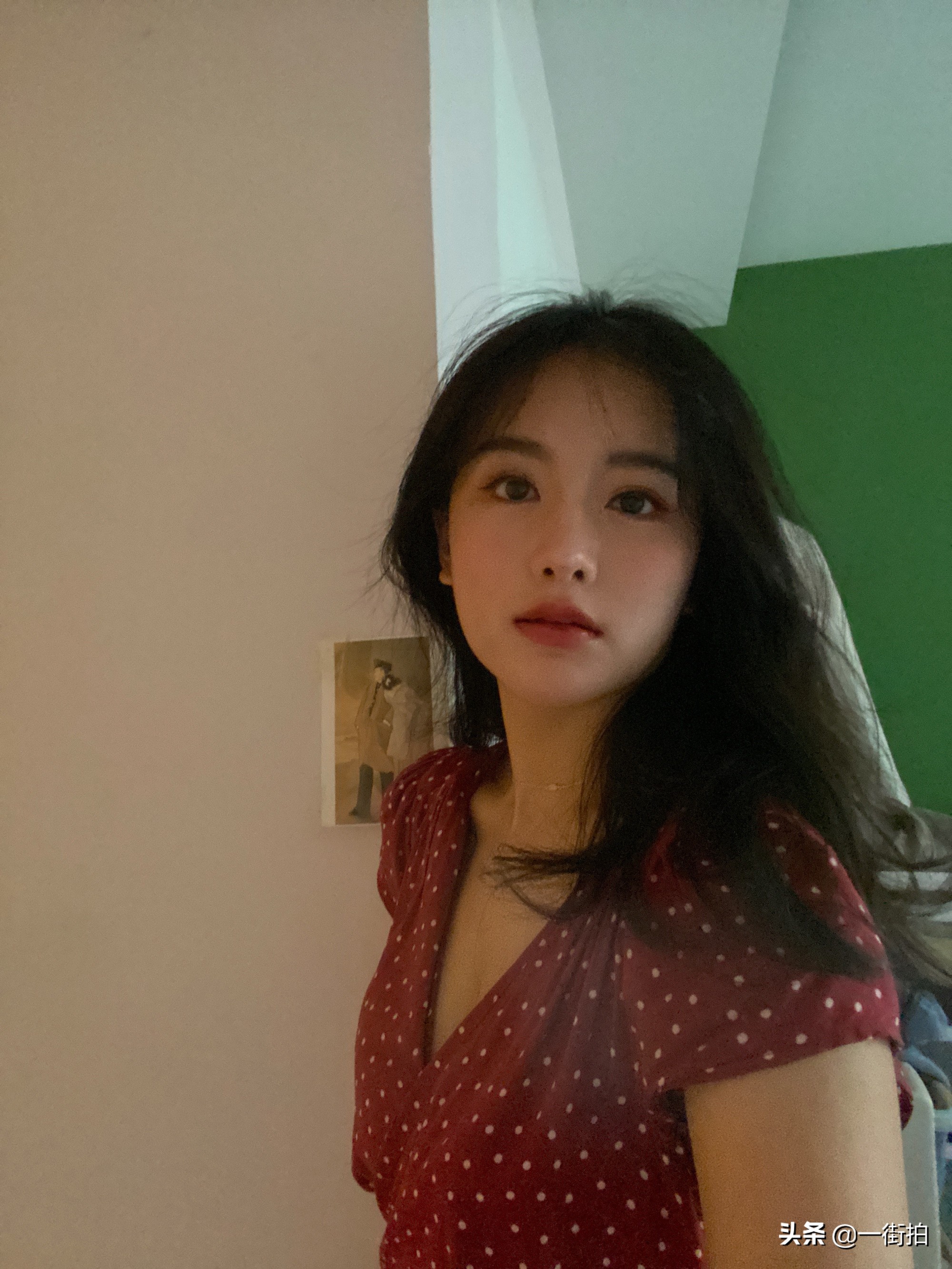 女神南笙姑娘真实素颜照片曝光,网红南笙真实长相