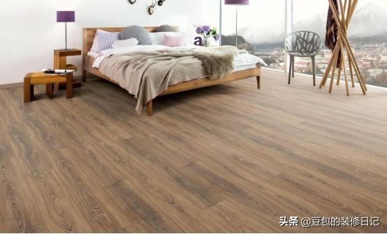 装修房子地板是白色好看吗,装修房子铺地暖好还是不铺好