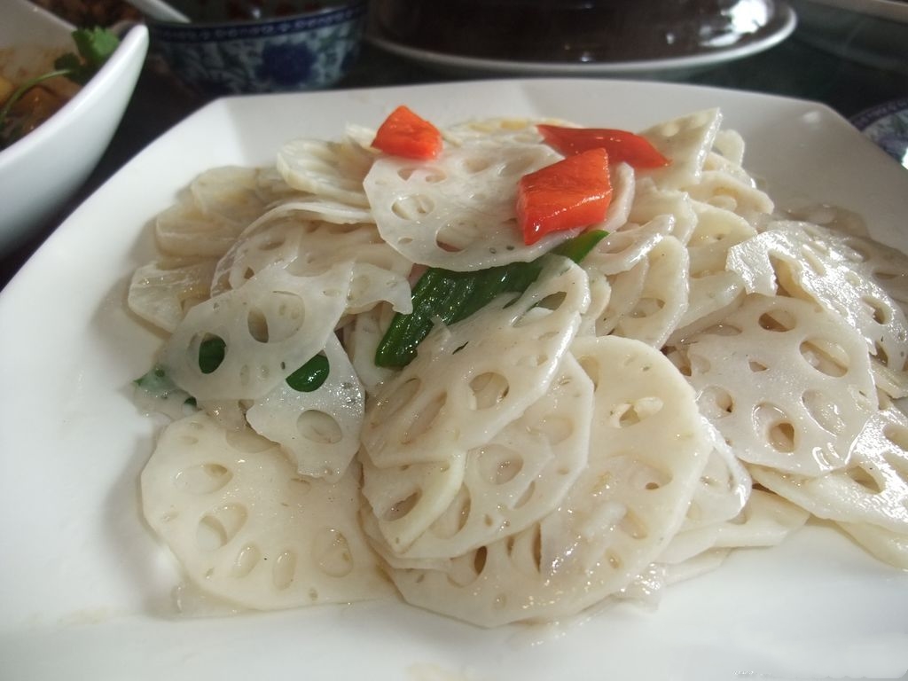 为什么莲藕炒熟变黑,为何莲藕一焯水就变黑