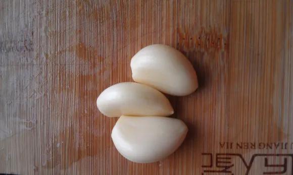 给雷龙鱼自制牛心汉堡，爱吃不混水