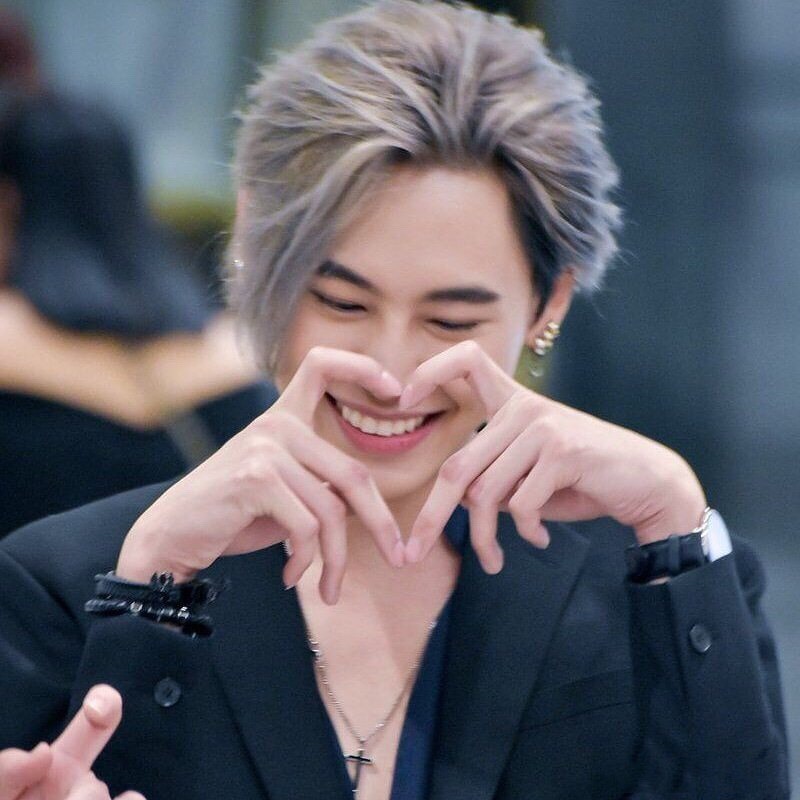 他泰让人一眼万年的外观:妞的鼻尖痣泡芙的笑眼文总的手