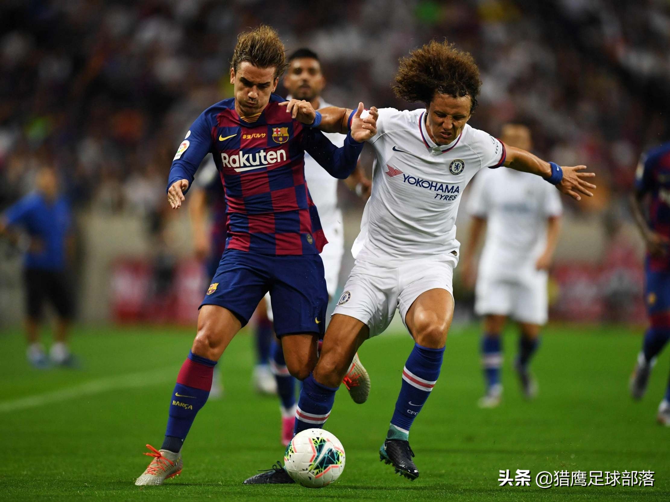 首冠到手！梅西缺阵2大将迎首秀，兰帕德率切尔西胜巴萨