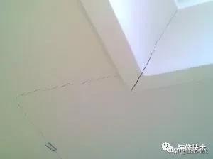 吊顶涂料开裂是什么原因,吊顶开裂是什么原因