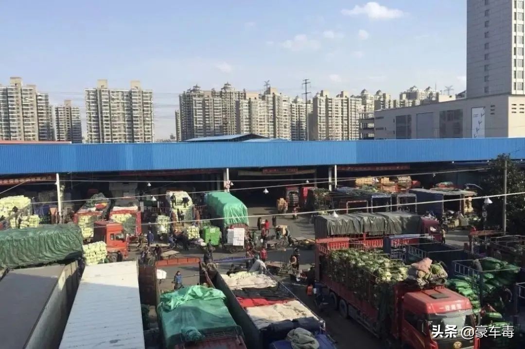 豪车毒老纪考斯特,豪车毒老纪小跟班