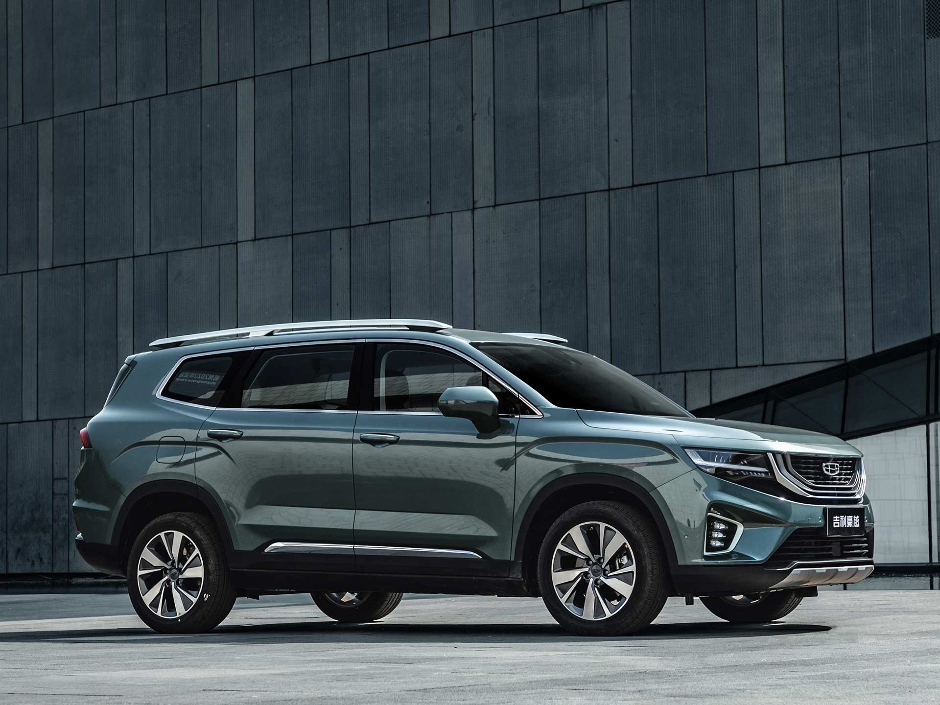 豪越和瑞虎8七座哪个省油,豪越和瑞虎8哪个更值得入手