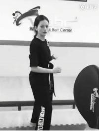 暮光之城贝拉女儿合成照片,暮光之城贝拉死而复生初见女儿