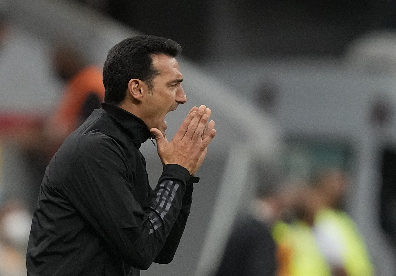 世预赛阿根廷乌拉圭梅西突破,阿根廷3比0乌拉圭梅西的一条龙