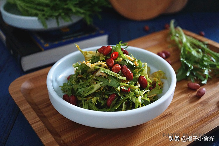 十多种凉拌菜满足炎热天气的味蕾,炎热的天气吃碗冷稀饭配凉拌菜