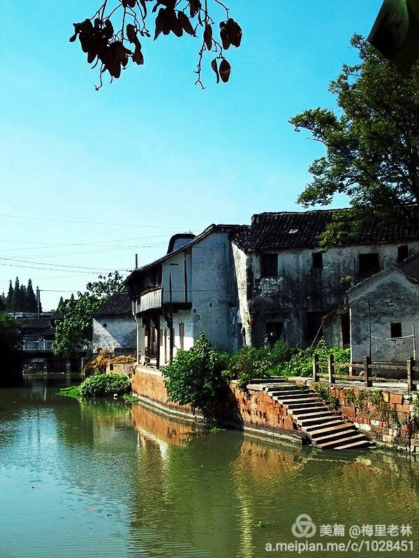 王店古称梅里，始建于五代后晋天福年间，距今有1000多年（2）。