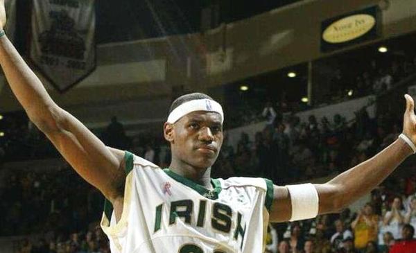 大学时期乔丹和詹姆斯的对比,詹姆斯和乔丹哪个人气高