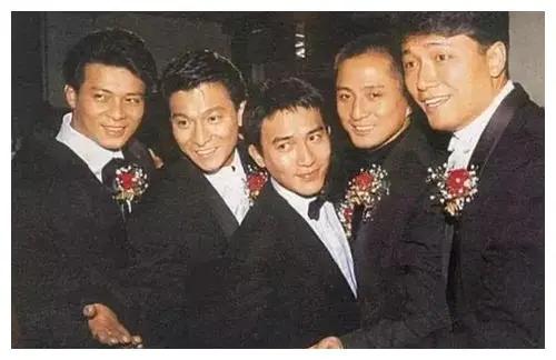 港圈女星是怎么被*养包**的？