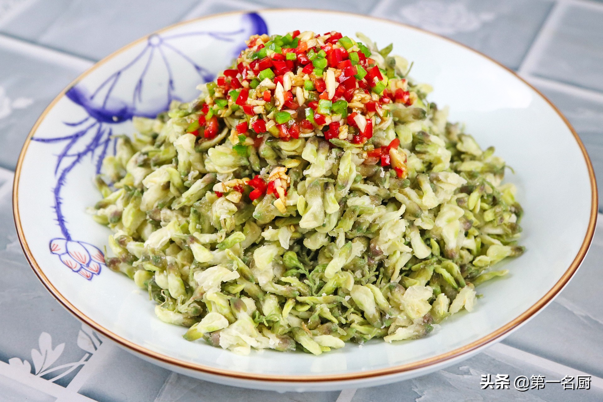 原来饭店是这样蒸槐花的,清香软嫩,不粘不坨,看完长知识了