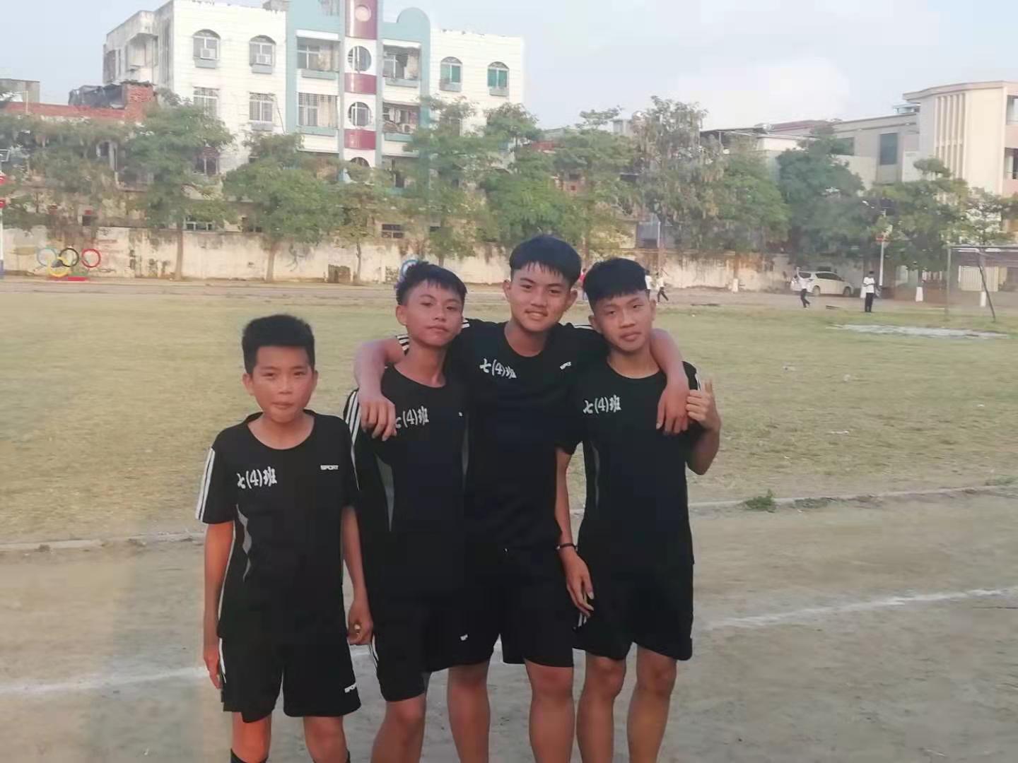 雷州企水足球赛七（6）班吴佳鹏两“进宫”3:2胜七（4）班