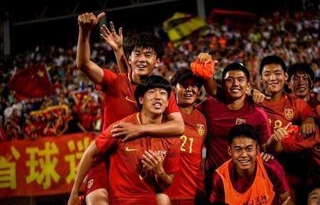 武磊和孙兴霖比赛,武磊的水平离孙兴慜还有多远