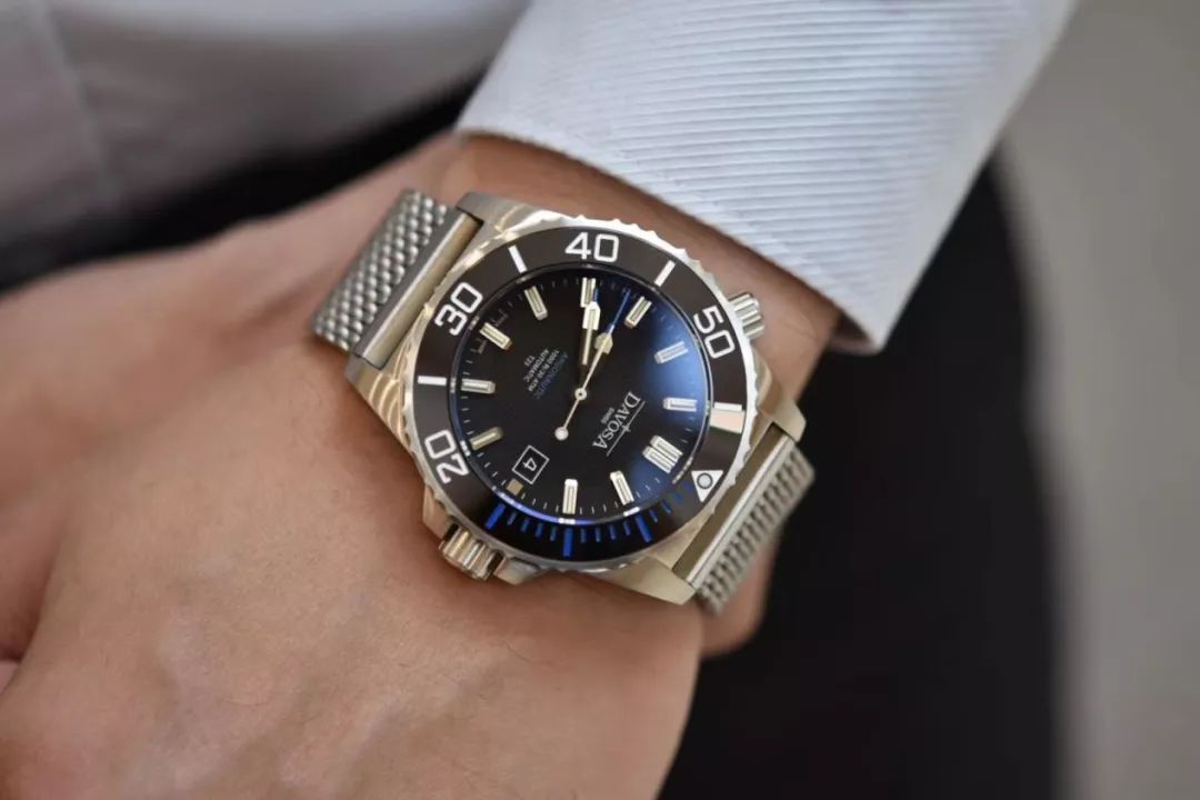 钢带手表怎么选,钢带手表应该怎么摘比较不会坏