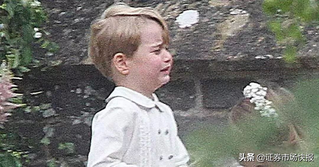 英国乔治小王子和女王,英国乔治小王子为什么不是继承人