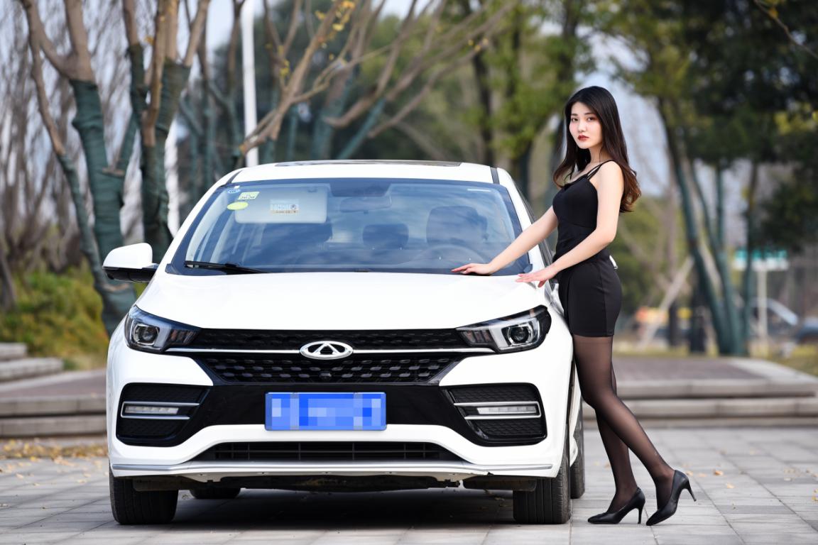 性感女神来袭，看小艾如何低档黑丝长腿的极致诱惑