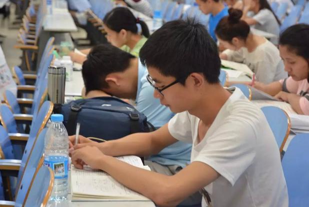 监考老师顺走学生,监考老师顺走学生ipad