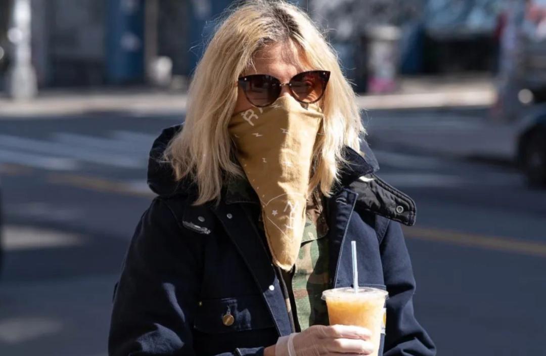 颠覆三观！外挂鹰钩鼻出街，英国人的脑洞真服了…这也叫口罩？