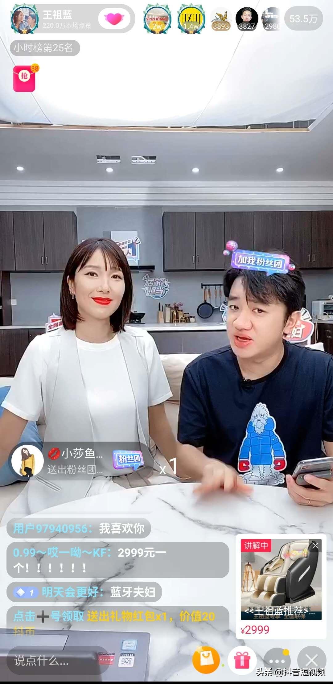 王祖蓝李亚男奔跑秀恩爱,王祖蓝李亚男携大女儿出游