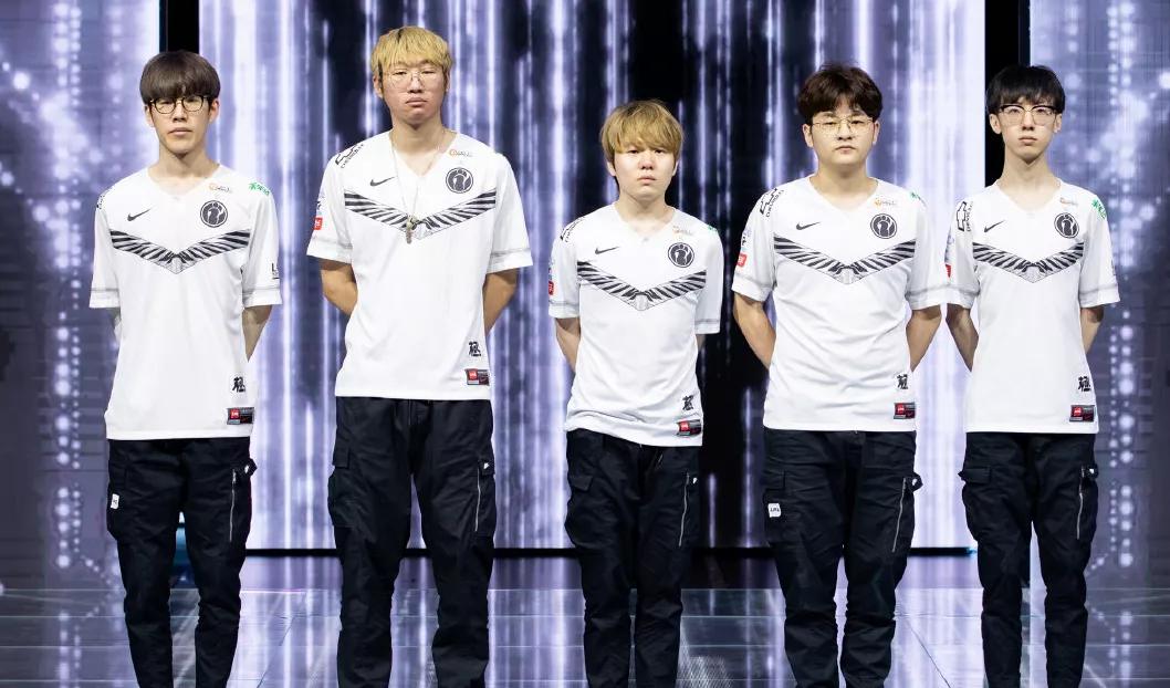 theshy比赛结束去找rookie,theshy谈复出